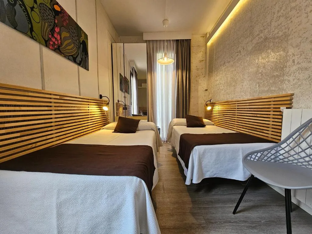Habitación Triple con terraza — Hotel Palermo