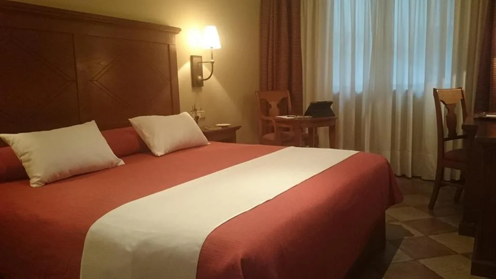 Standardzimmer mit 1 großem Doppelbett — Hotel Pamplona Villava