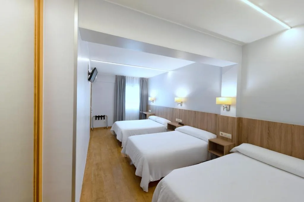 Habitación cuádruple — Hotel Pantón