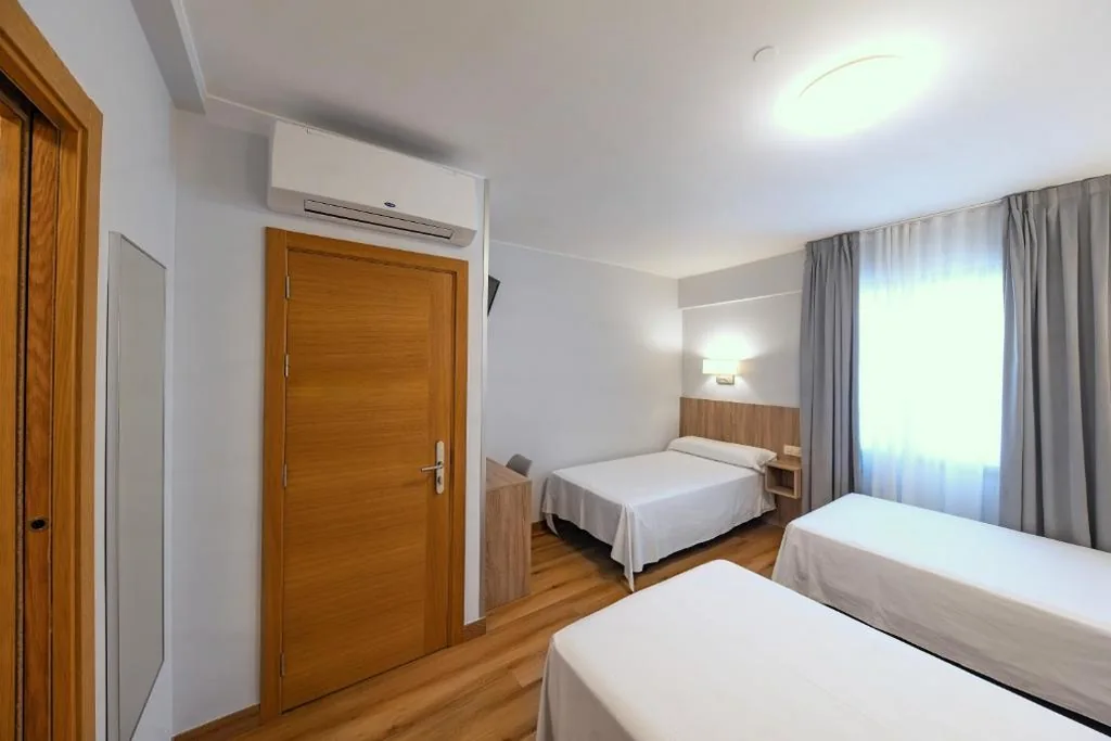 Habitación Triple — Hotel Pantón