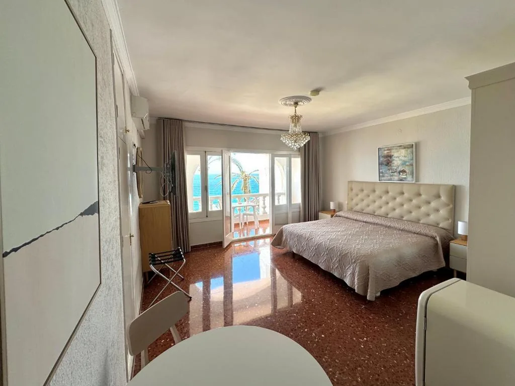 Habitación Doble con balcón y vistas al mar — Hotel Paraíso Del Mar