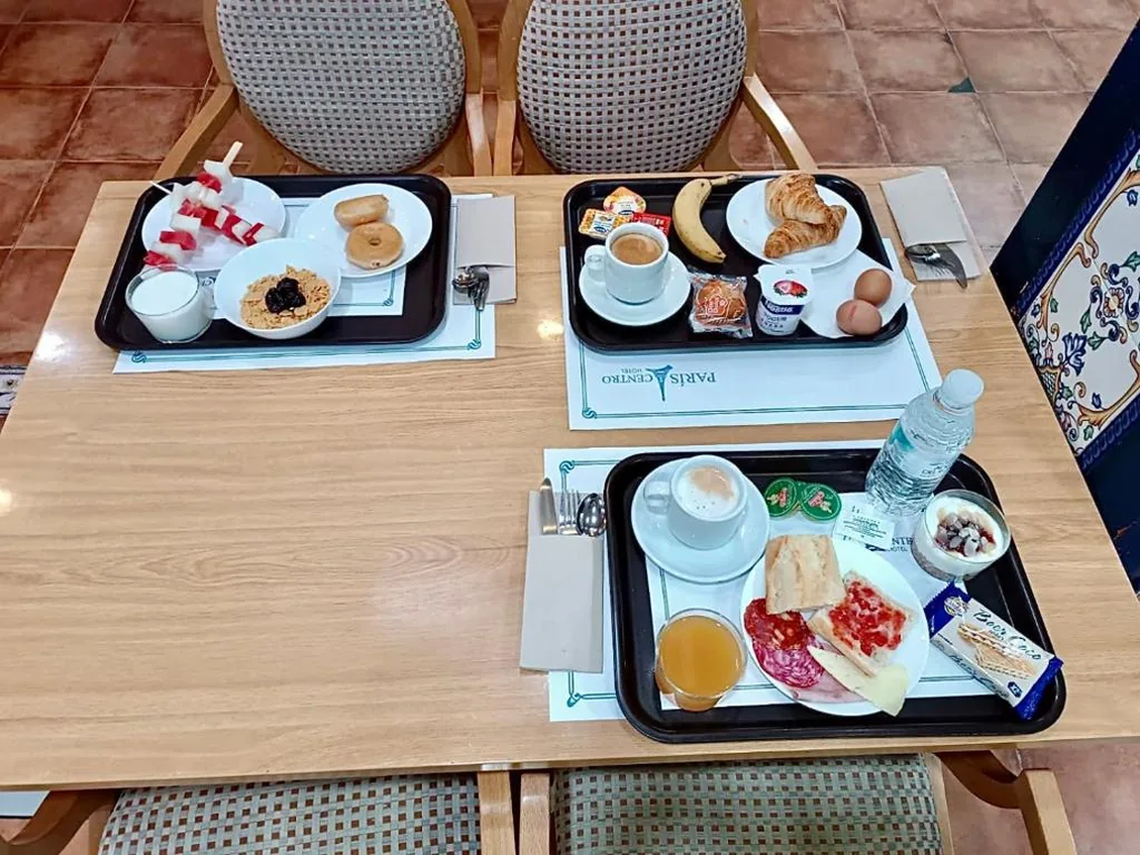 Habitación Triple — Hotel Paris Centro