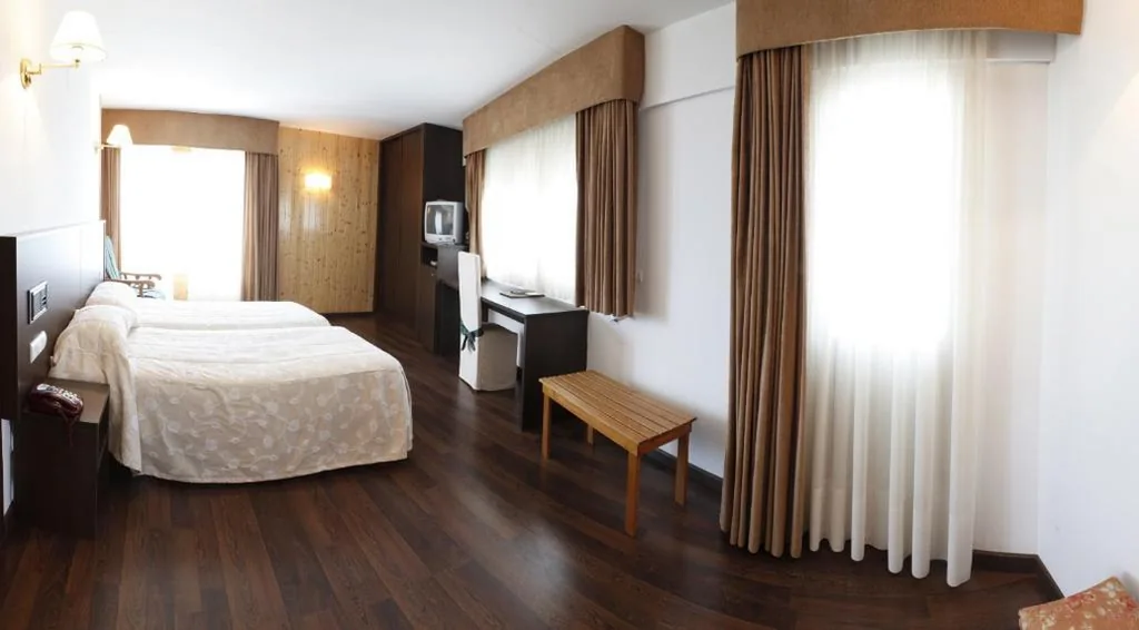 Quarto Duplo (2 adultos + 1 criança) — Hotel Park
