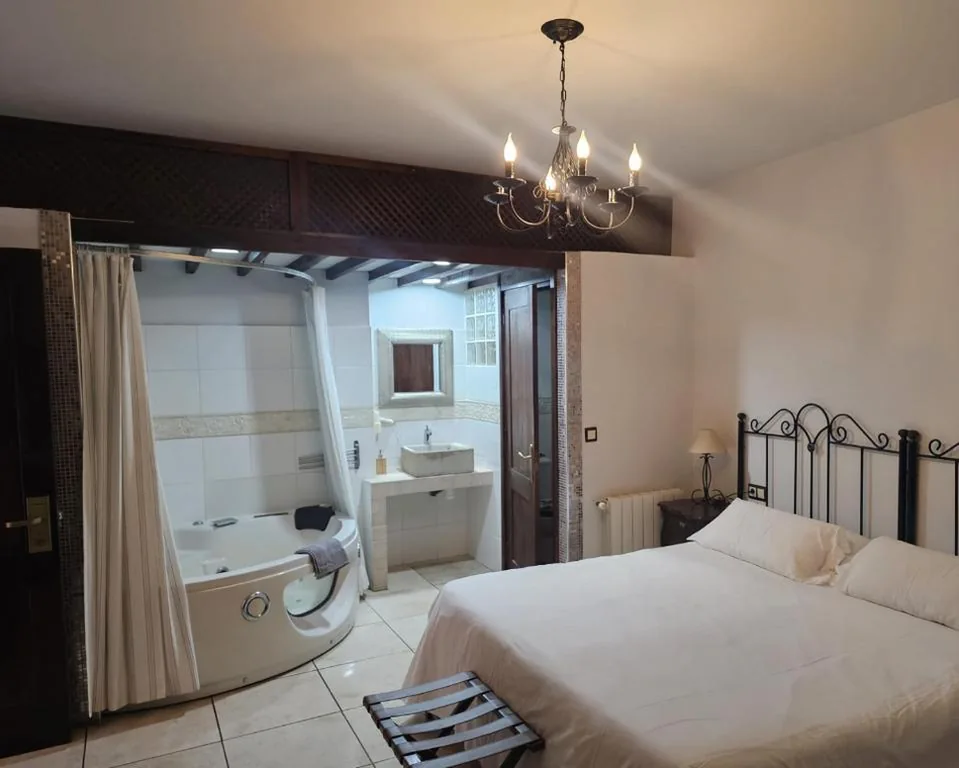 Suite con vasca idromassaggio — HOTEL PASTERAL RIU TER