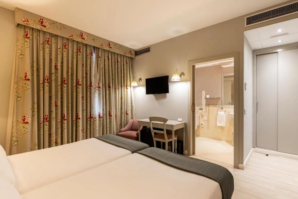 Camera doppia accessibile alle persone con mobilità ridotta — Hotel PAX Torrelodones