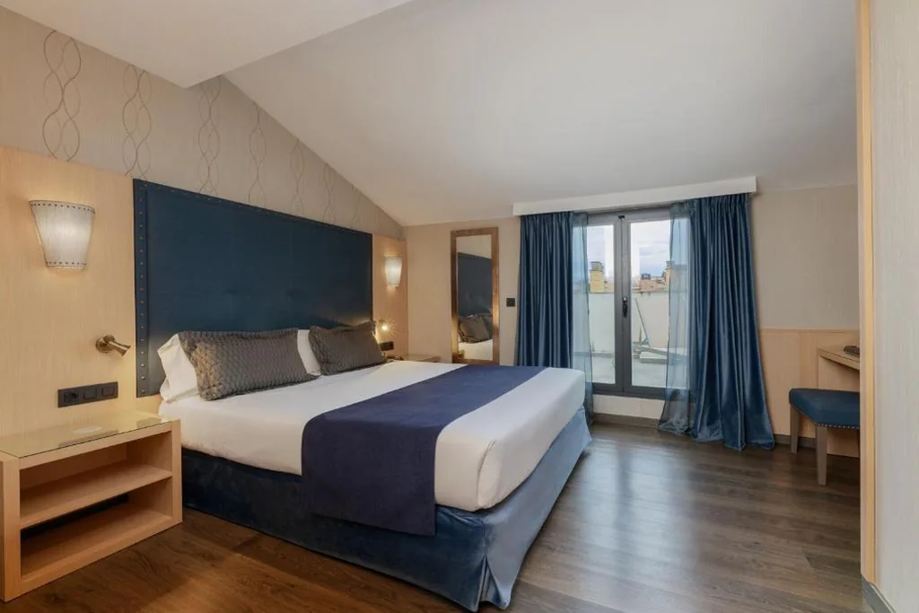 Doppelzimmer mit Terrasse – 1 oder 2 Betten — Hotel Pedro I de Aragón 4 Sup