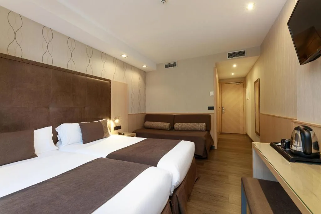 Dreibettzimmer — Hotel Pedro I de Aragón 4 Sup