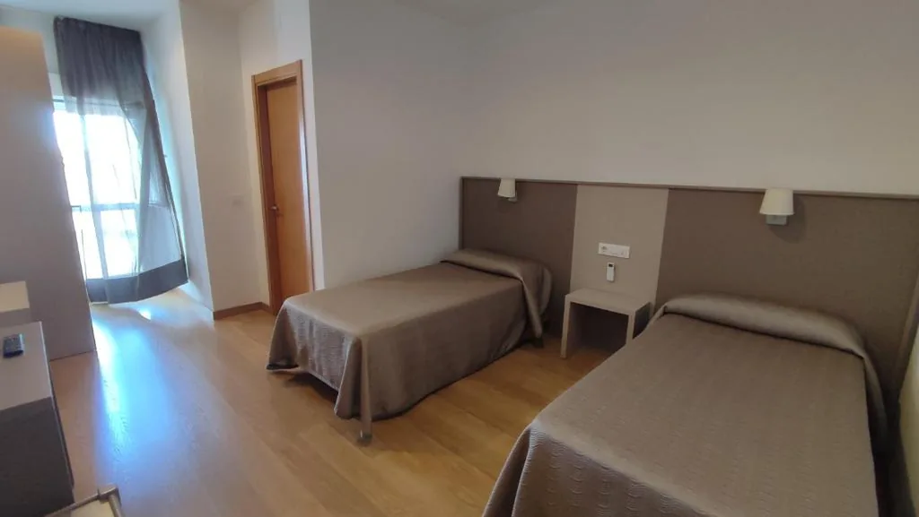 Habitación Doble Estándar - 2 camas — Hotel Peña Cruz