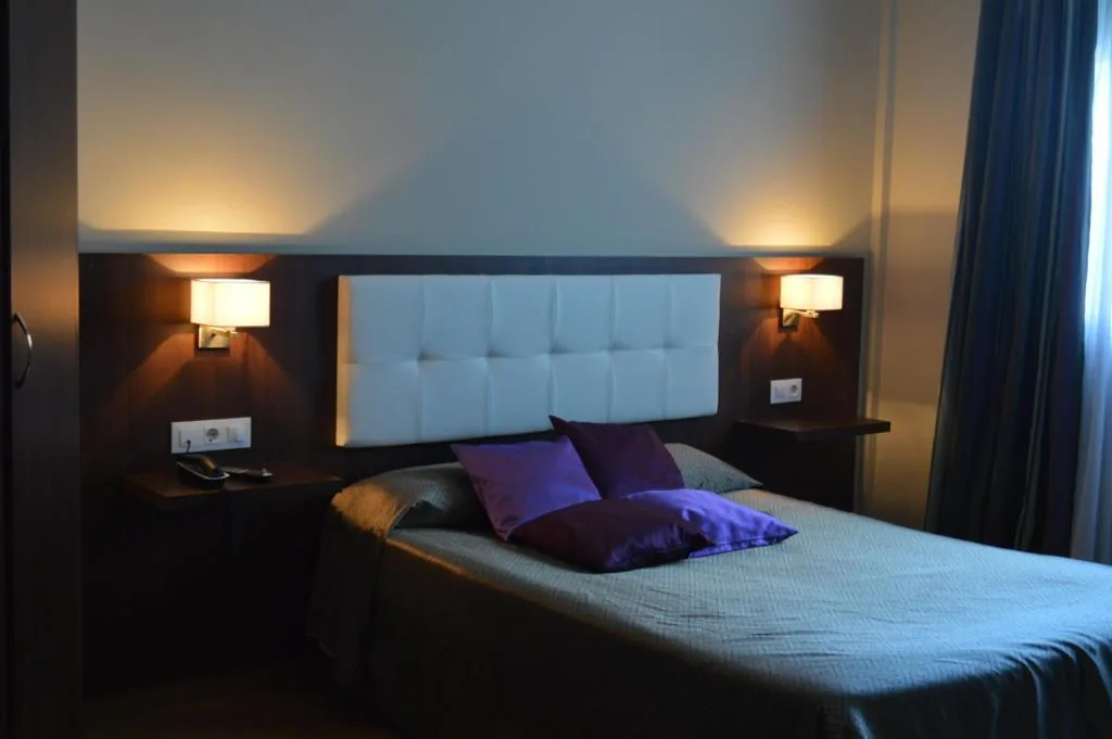 Suite con bañera de hidromasaje — Hotel Peña Cruz