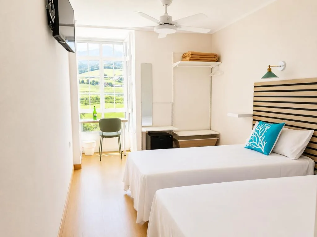 Doppelzimmer mit 2 Betten — Hotel Peña Pintada by Vivere Stays