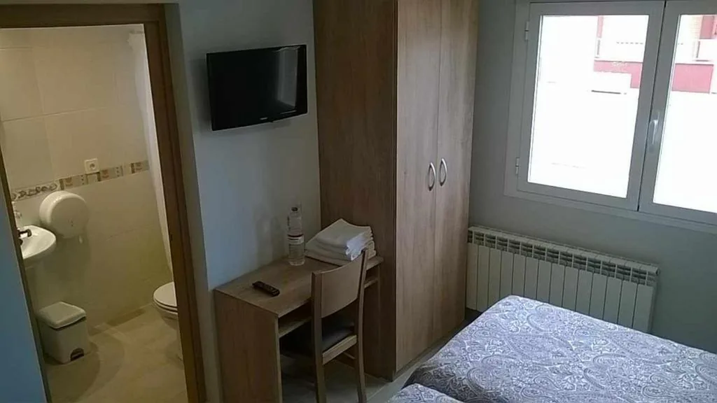 Quarto Duplo com Casa de Banho Privativa - 2 camas — Hotel-Pension BORJA