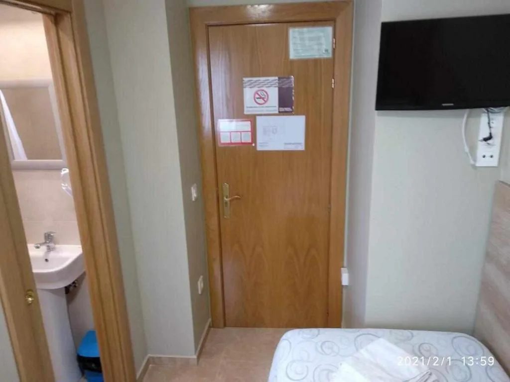 Quarto Individual com Casa de Banho Privativa — Hotel-Pension BORJA