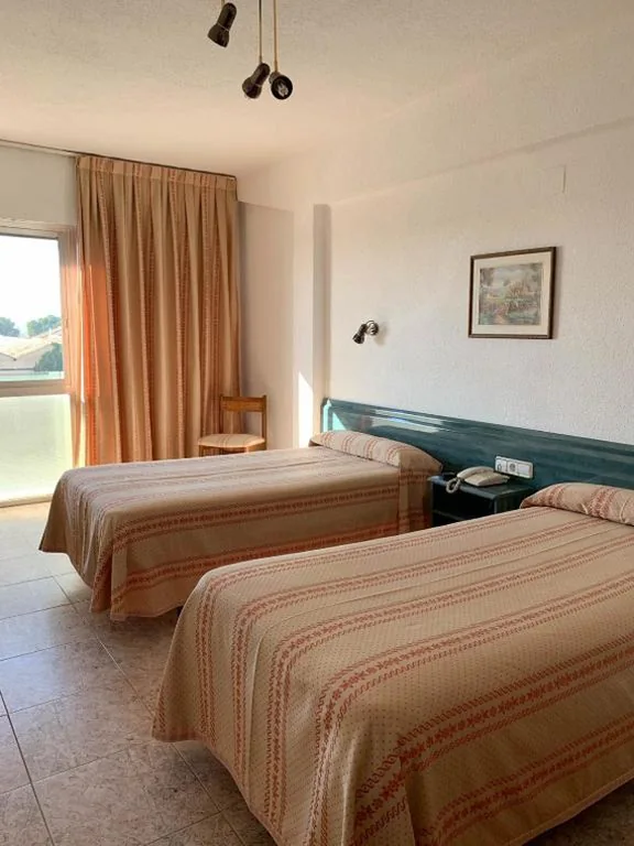 Tweepersoonskamer met eigen badkamer - 2 bedden — Hotel Pepa