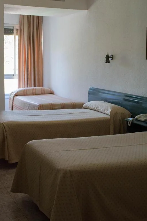 Tweepersoonskamer met extra bed — Hotel Pepa