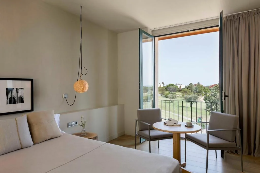 Habitación Triple — Hotel Peralada Wine Spa & Golf