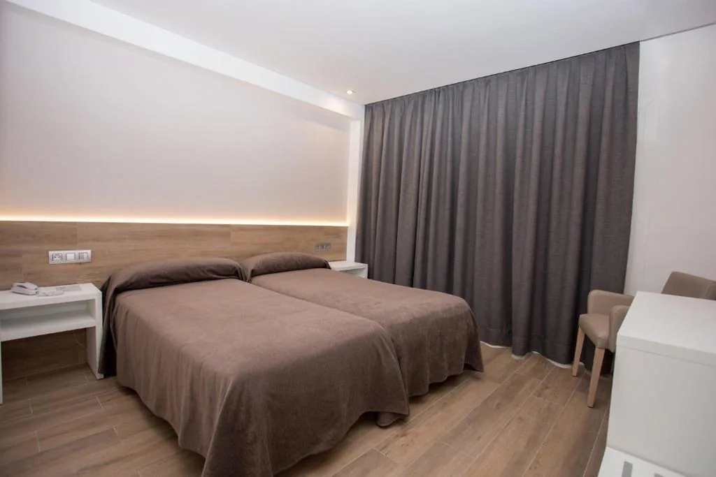 Double Room - 2 Beds — Hotel Perla