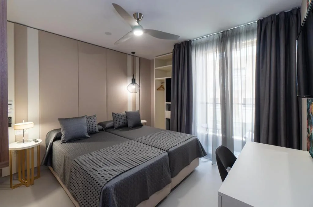 Habitación Doble con balcón - 1 o 2 camas — Hotel Perla del Sur