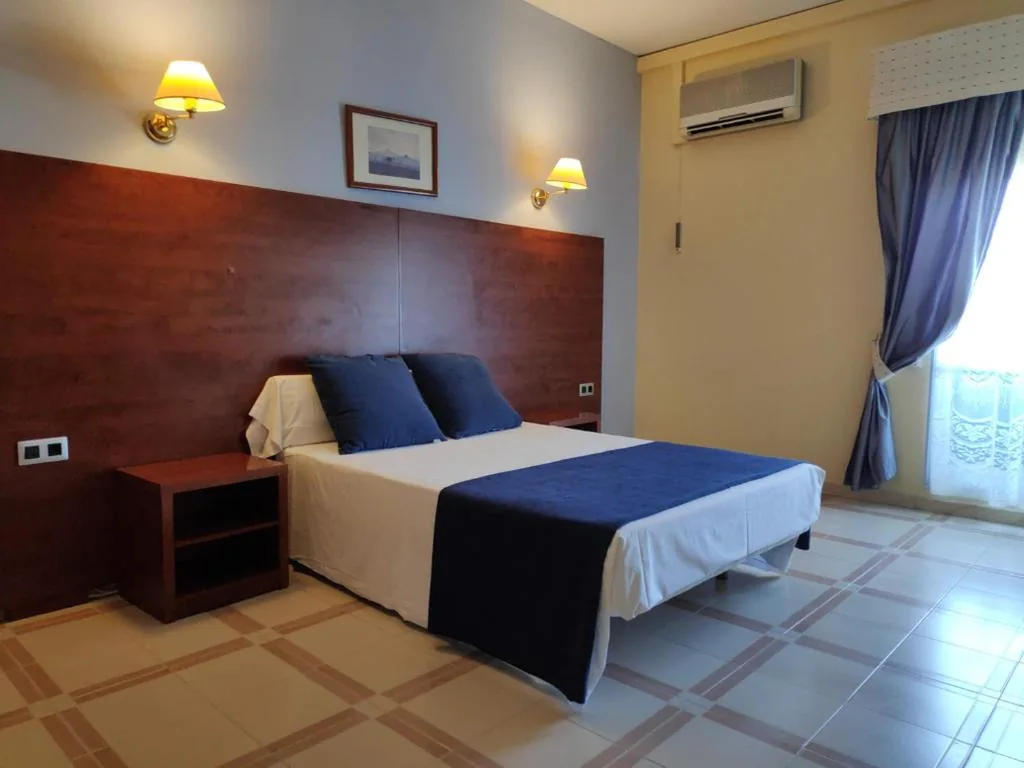 Habitación con cama grande — Hotel Perú by Bossh! Hotels