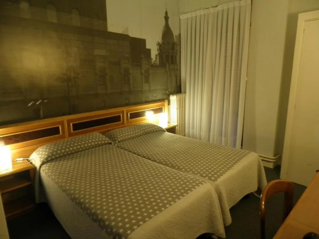Tweepersoonskamer met 2 bedden — Hotel Photo Zabalburu