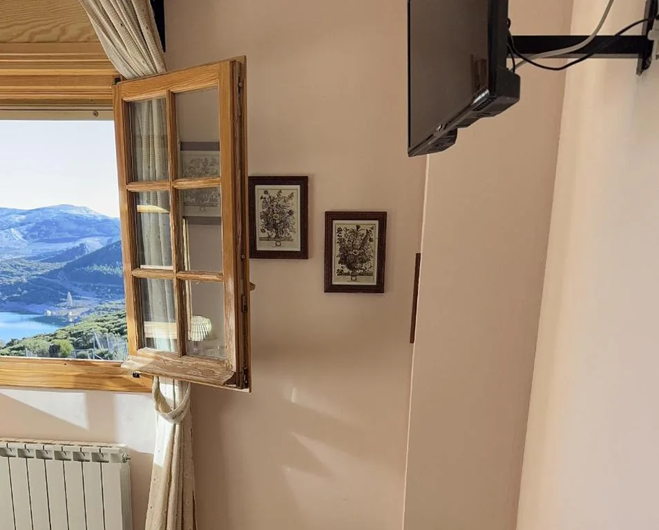 Doppelzimmer mit Seeblick und 2 Einzelbetten — Hotel Pico Espiguete