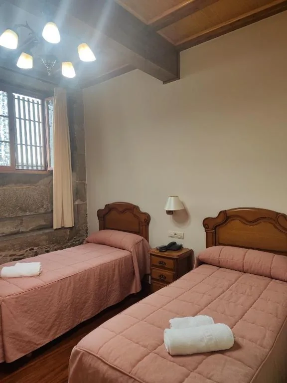 Quarto Duplo Económico - 2 camas — HOTEL PICO SACRO II Santiago de Compostela