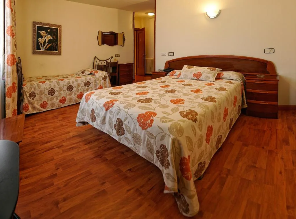 Habitación cuádruple — Hotel Piedra
