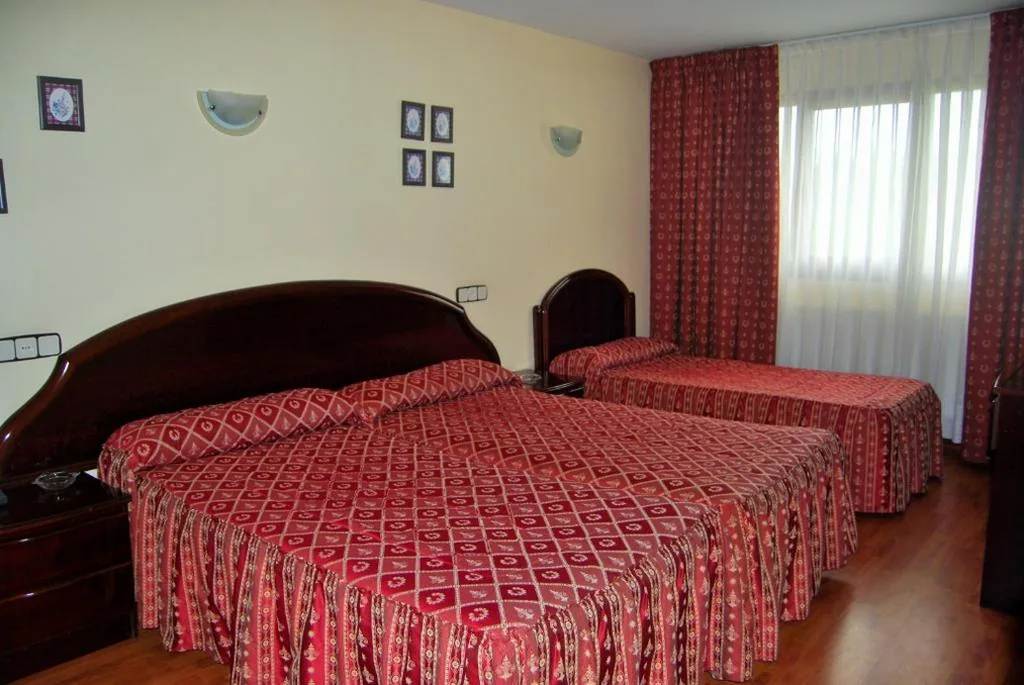 Habitación Doble con cama supletoria - 1 o 2 camas — Hotel Piedra
