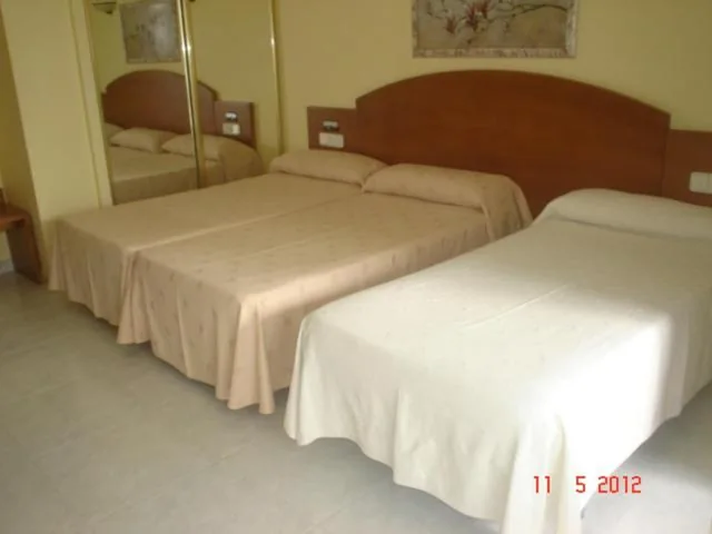 三人间（3位成人） — Hotel Piñeiro 2 Estrellas Superior