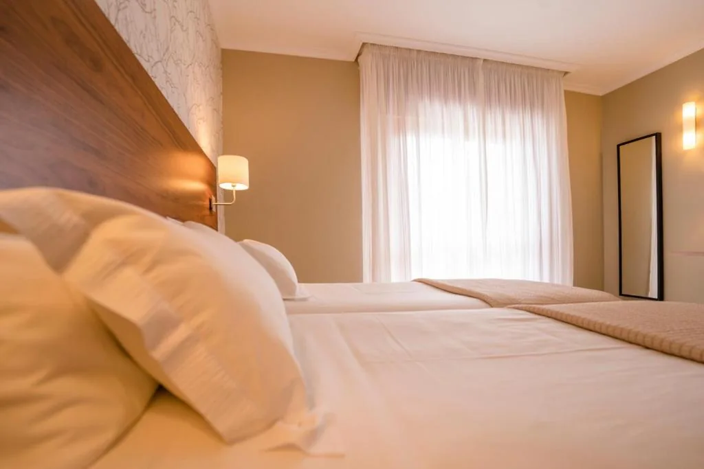 Chambre Double avec terrasse — Hotel Piramide