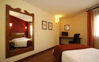 Hotel Pirineos — Foto 8