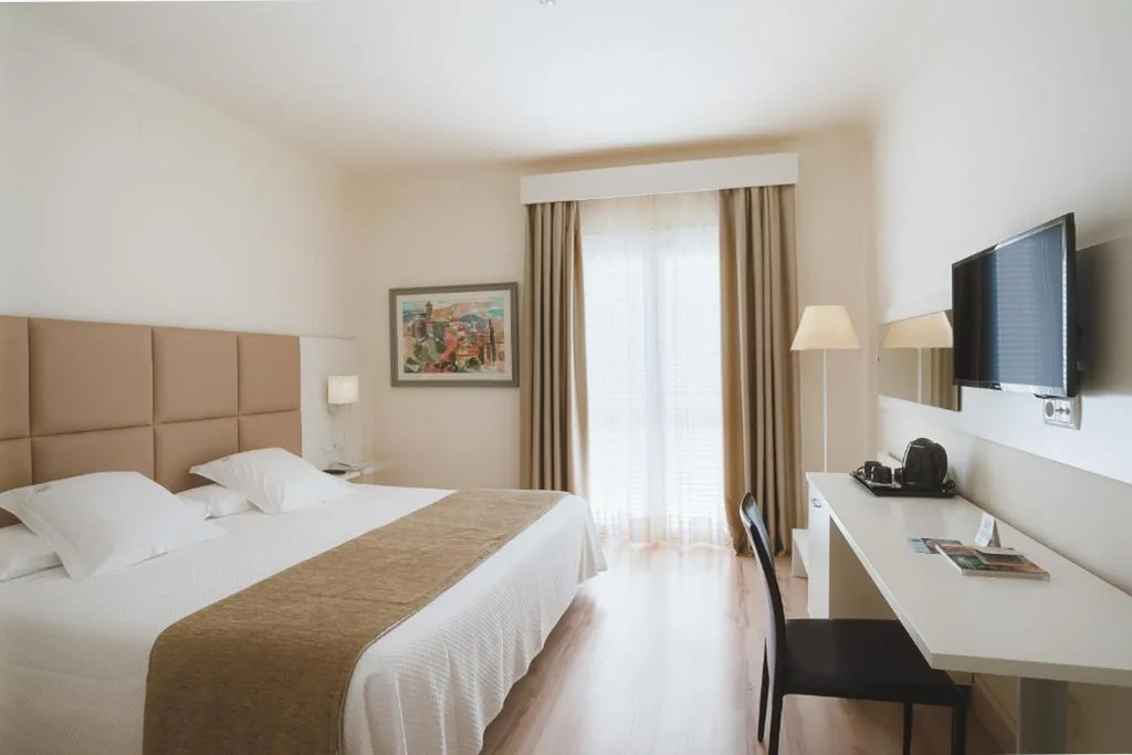 Quarto Duplo com varanda — Hotel Pirineos Figueres by Pierre & Vacances