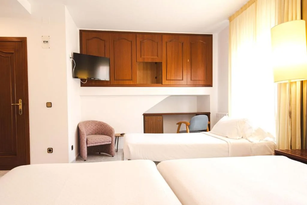 Habitación Triple — Hotel Plaça