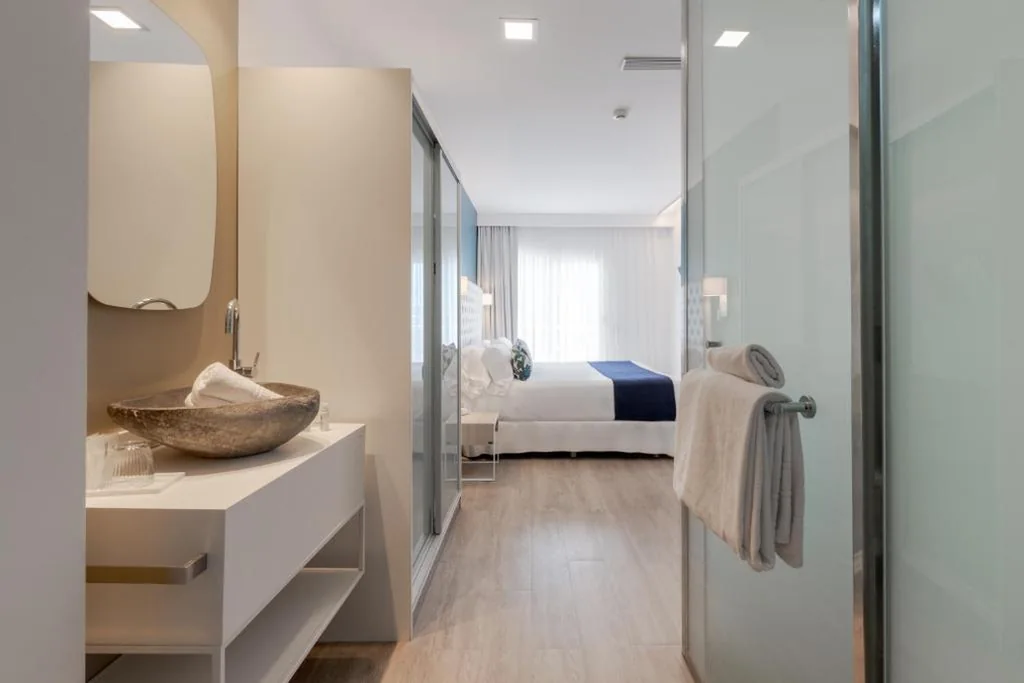 Superior-Doppelzimmer mit Balkon — Hotel Planamar by Escampa Hotels
