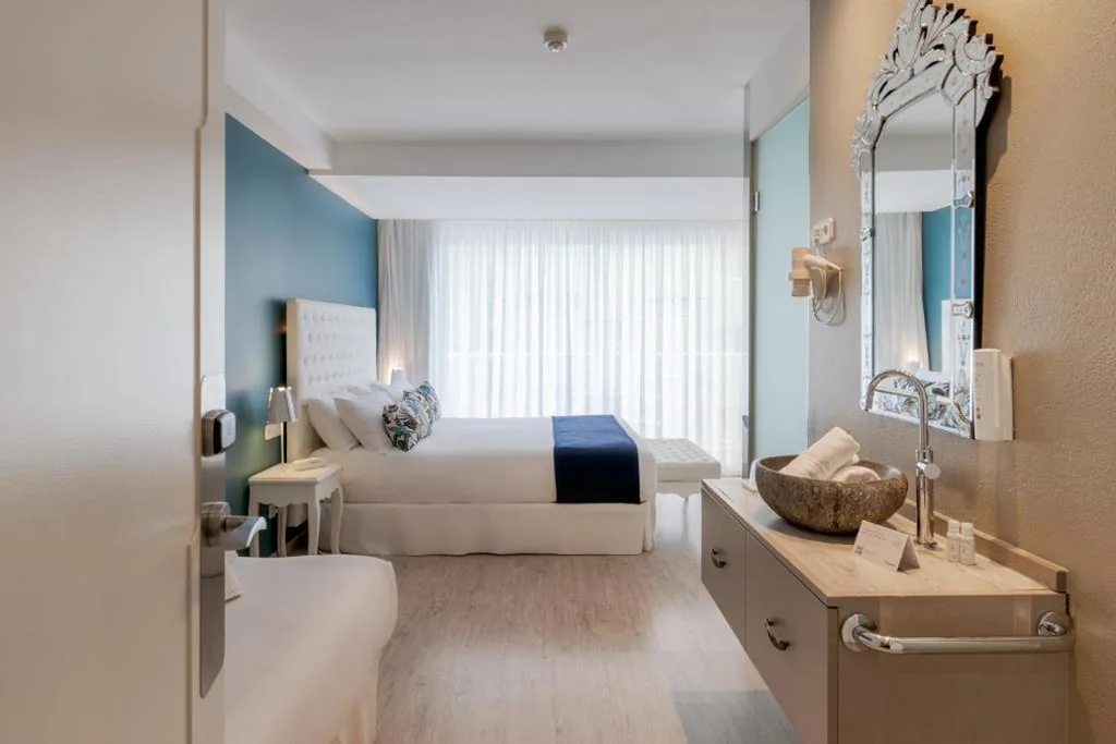 Superior-Dreibettzimmer mit Balkon (3 Erwachsene) — Hotel Planamar by Escampa Hotels