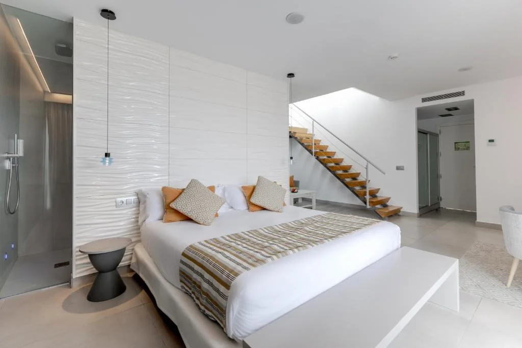 Suite mit privatem Pool und direktem Meerblick — Hotel Planamar by Escampa Hotels
