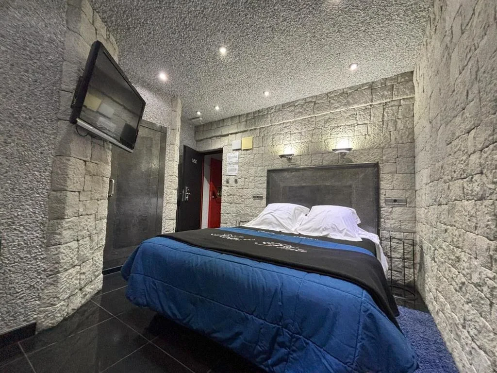 Doppelzimmer mit Whirlpool-Badewanne — Hotel Plata