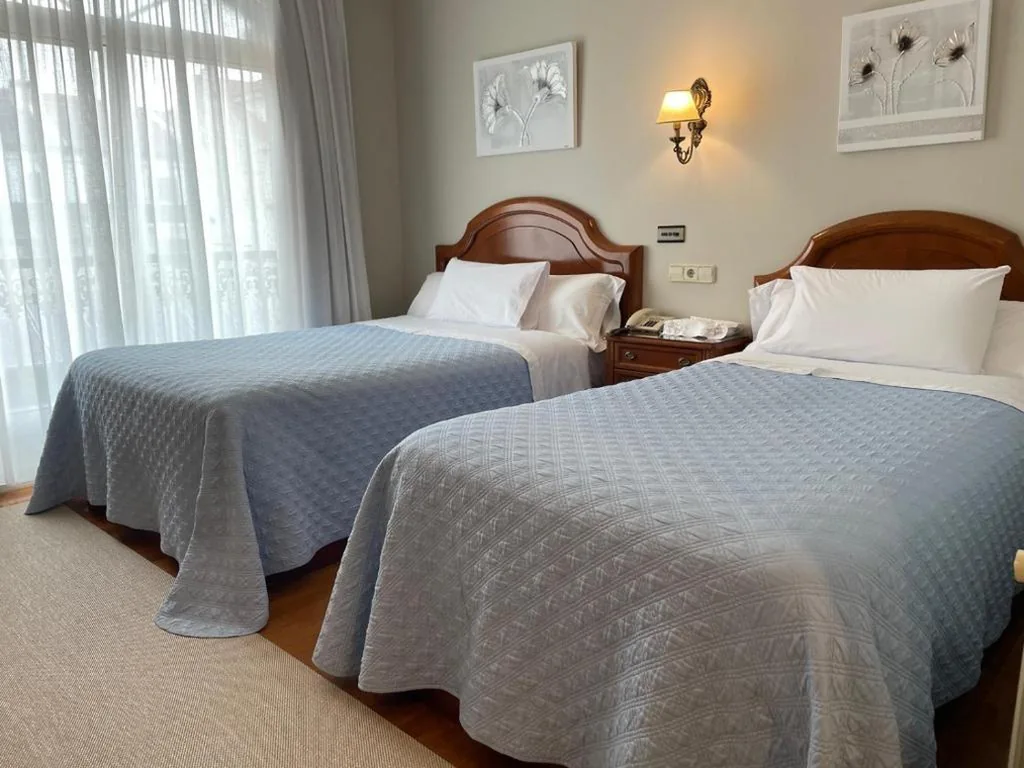 Camera tripla con balcone — Hotel Playa Compostela