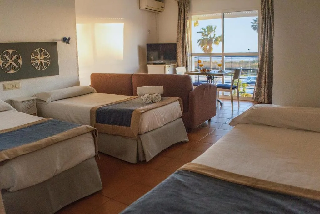Studio triple standard — Hotel Playa Conil - Beachfront Studios & Suites