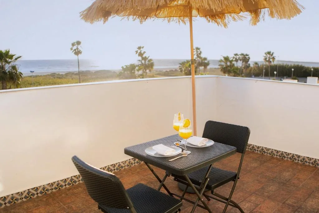 Chambre double – 1 ou 2 lits – Combles — Hotel Playa Conil - Beachfront Studios & Suites