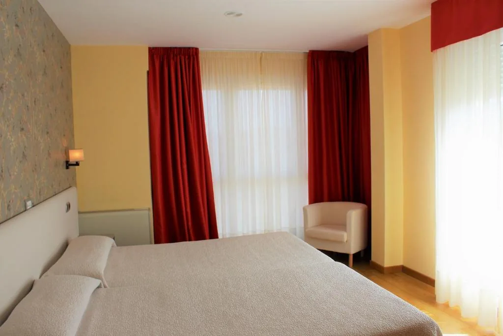 Camera doppia con letto aggiuntivo (2 adulti + 1 bambino) — Hotel Playa de Laxe