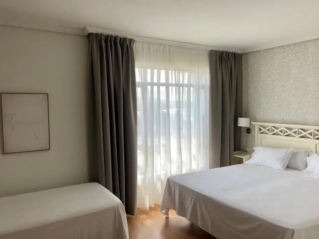 Dreibettzimmer — Hotel Playa de Los Locos