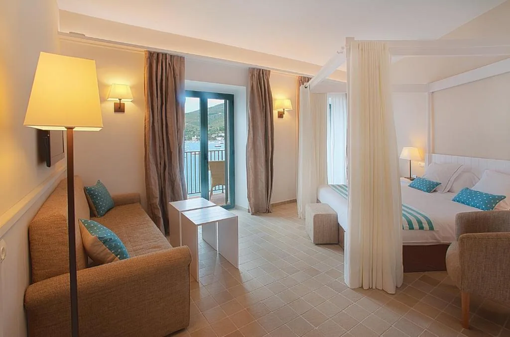 Habitación Cuádruple con vistas al mar — Hotel Playa Sol