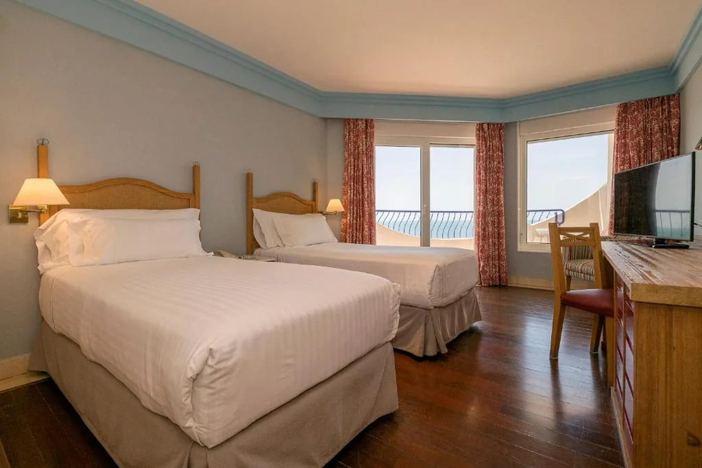 Camera Doppia con vista sul mare e letto aggiuntivo (3 adulti) - 1 letto grande o 2 letti singoli — Hotel Playa Victoria
