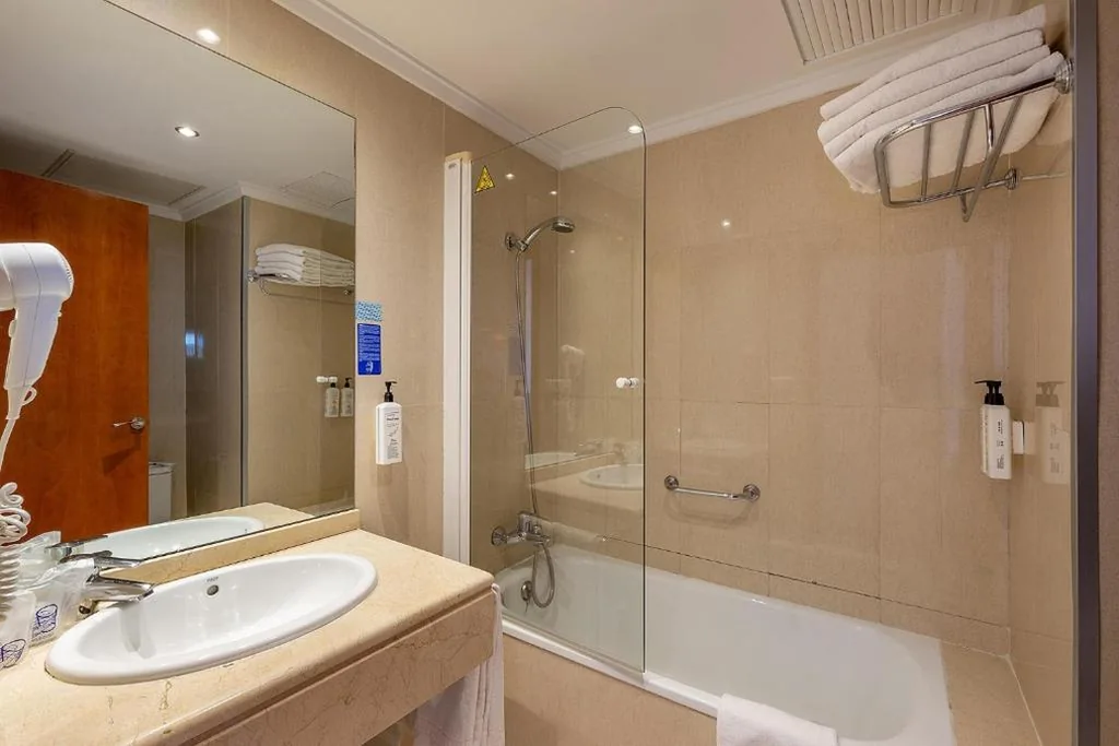 Chambre triple avec vue sur la mer — Hotel Playas de Torrevieja