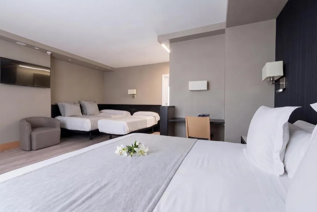 Chambre familiale — Hotel Plaza