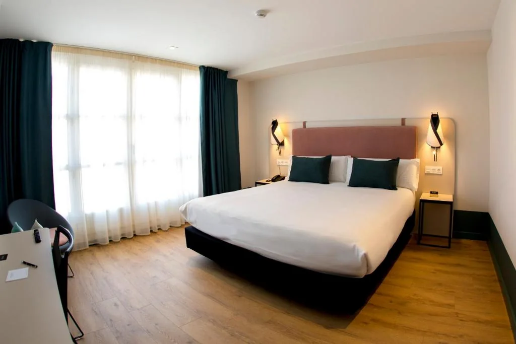 Habitación Deluxe con cama extragrande — Hotel Plaza De La Paz