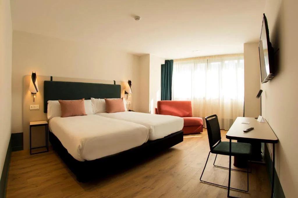 Habitación Doble con sofá cama - 2 camas — Hotel Plaza De La Paz