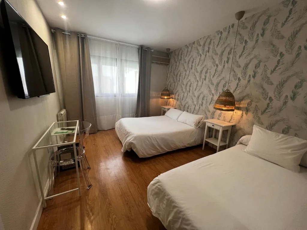 Comfort Triple Room — Hotel Plaza Mayor
