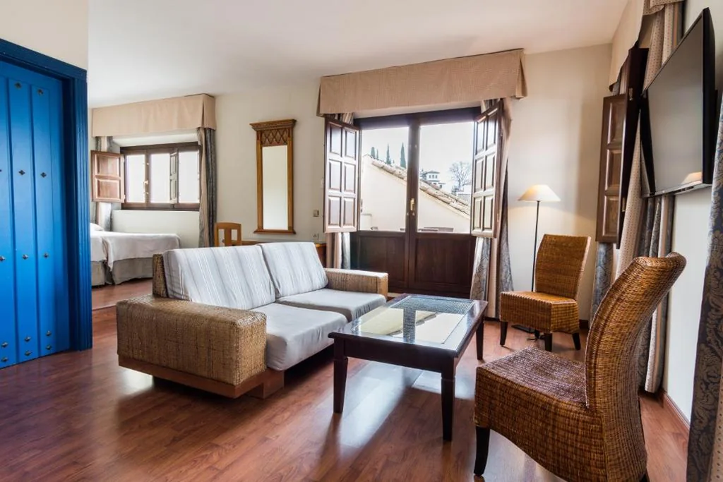 Superior-Vierbettzimmer — Hotel Plaza Nueva