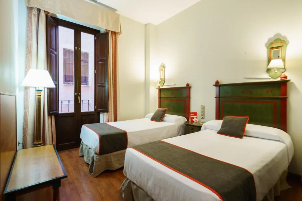 Economy-Doppelzimmer – 1 oder 2 Betten — Hotel Plaza Nueva